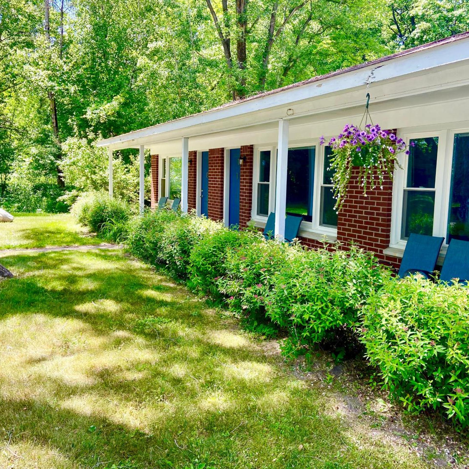Elk Rapids Lakeshore Inn 35/42