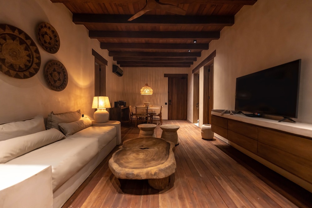 Makani Luxury Wanderlust 27/66