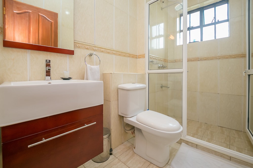 Meltonia Luxury Suites 46/50