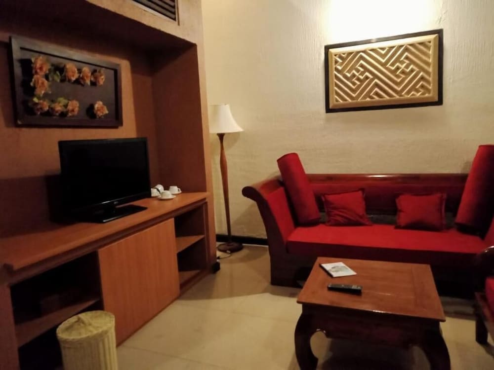 Tanjung Lesung Beach Hotel 30/50