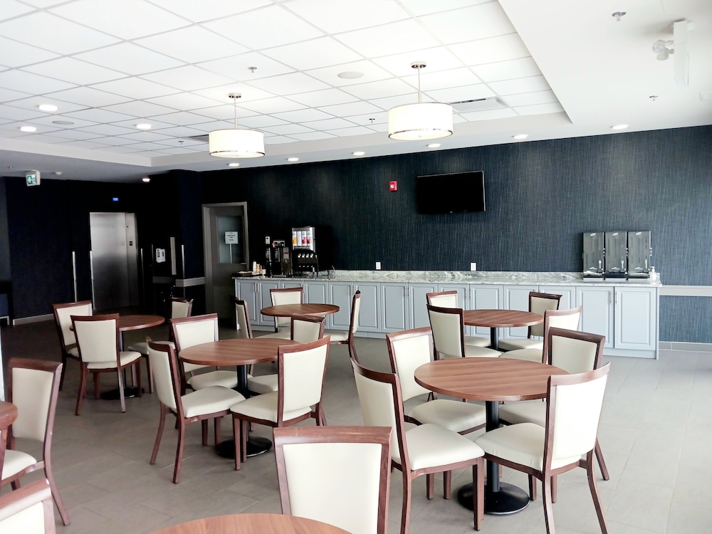 Park Inn By Radisson Edmonton Airport 43/60