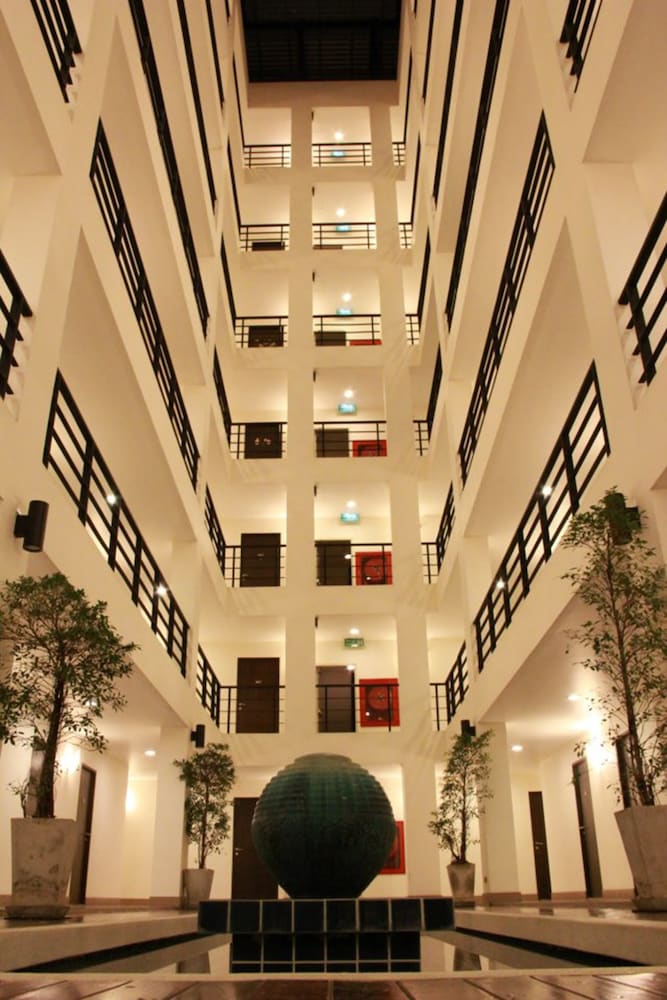 The Atrium Ratchada 13 20/30