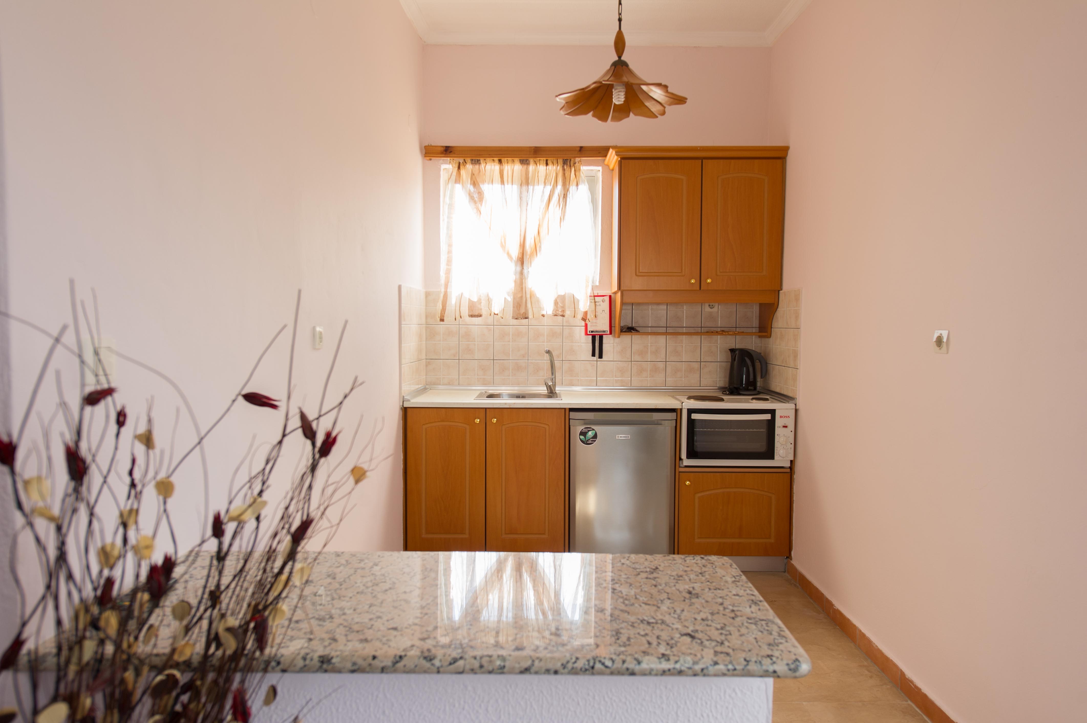 Makis Studios And Apartments 8/28