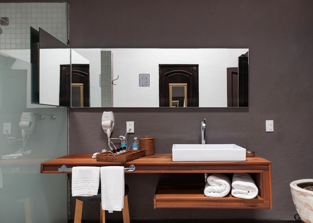 Meson de Santa Rosa Luxury Hotel 60/70