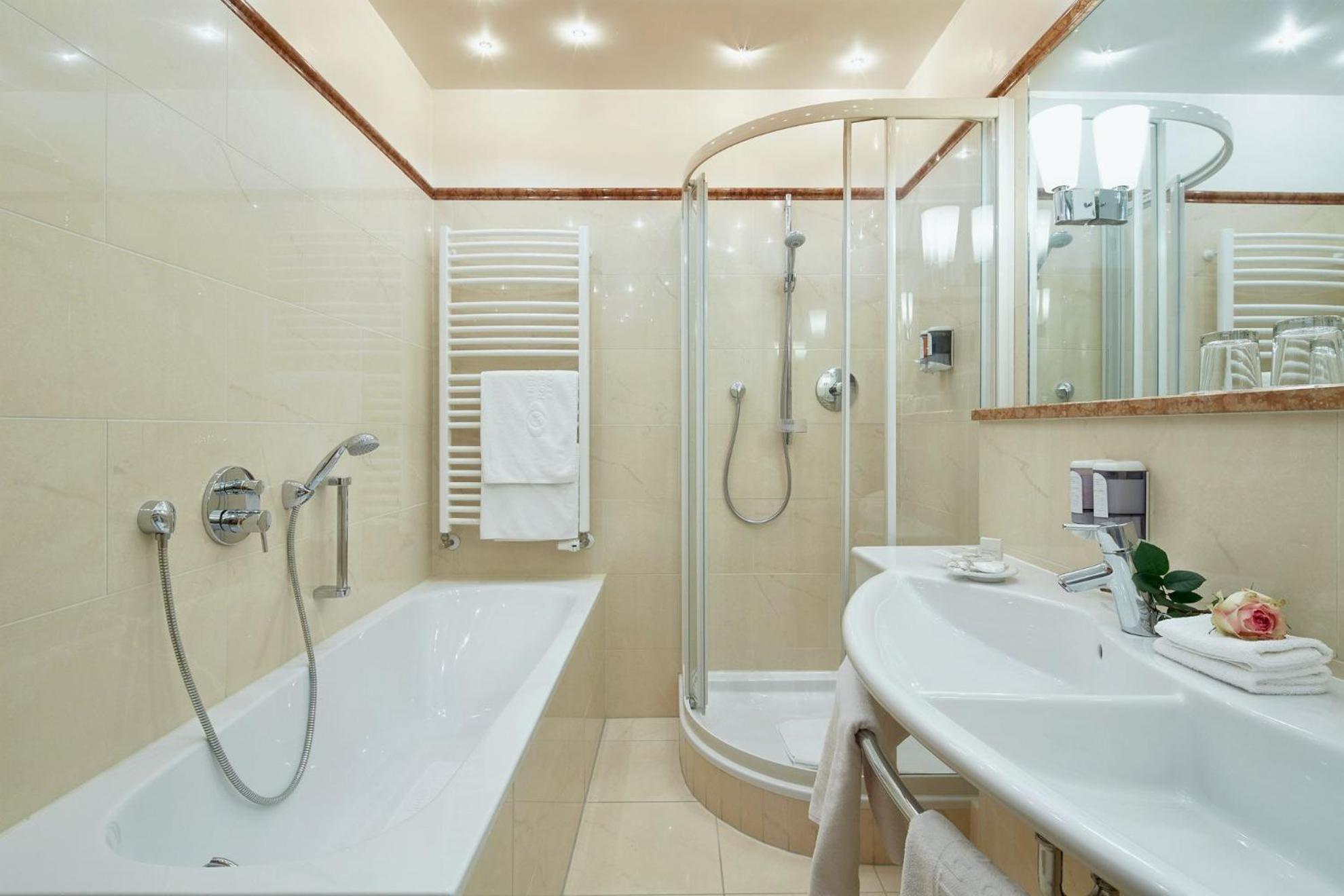 جناح جونيور بشرفة، Thermenhotel Ronacher Superior 8/10