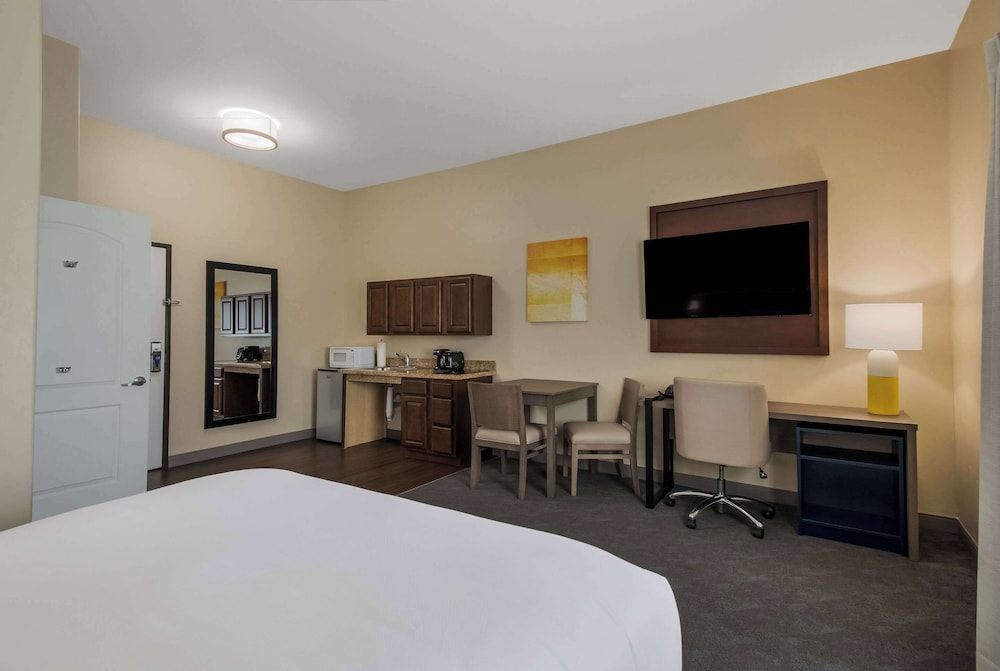 Comfort Inn and Suites Barnesville Frackville 7/56