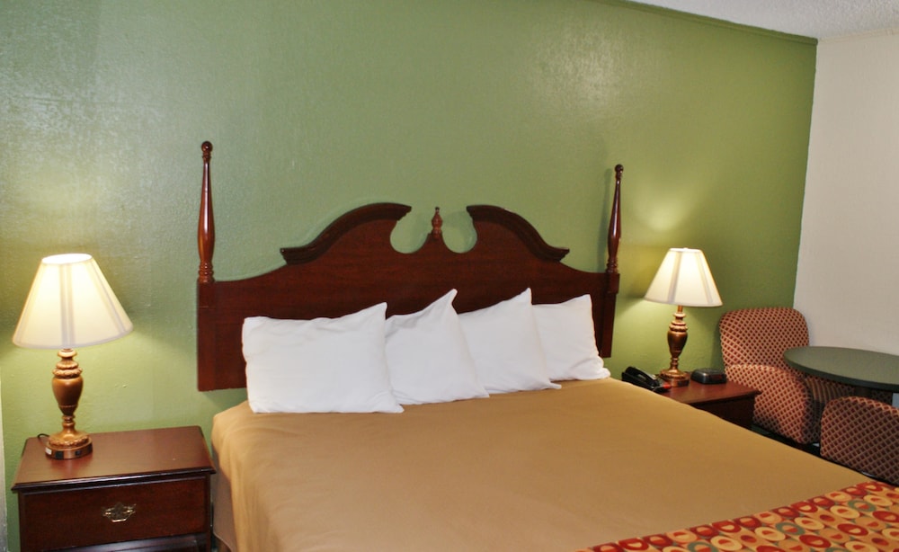 Americas Best Value Inn Ft Jackson 14/32