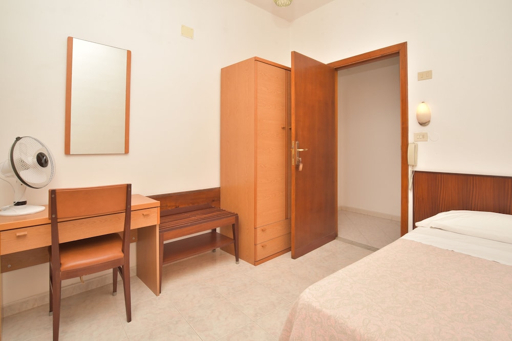 Maronti Hotel 20/55