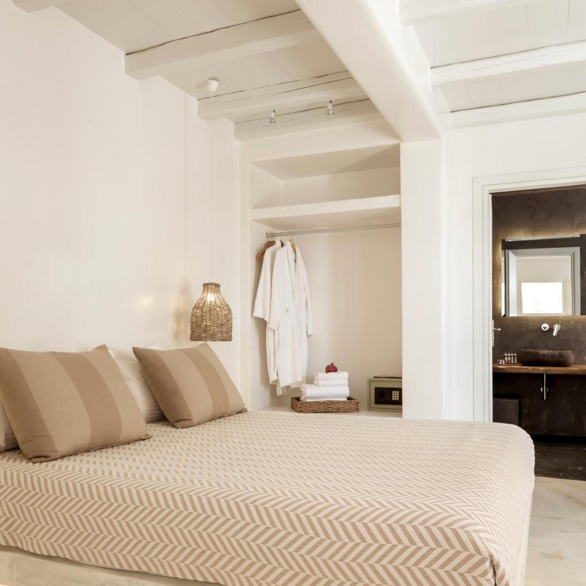 Suite, Shared Pool, Large