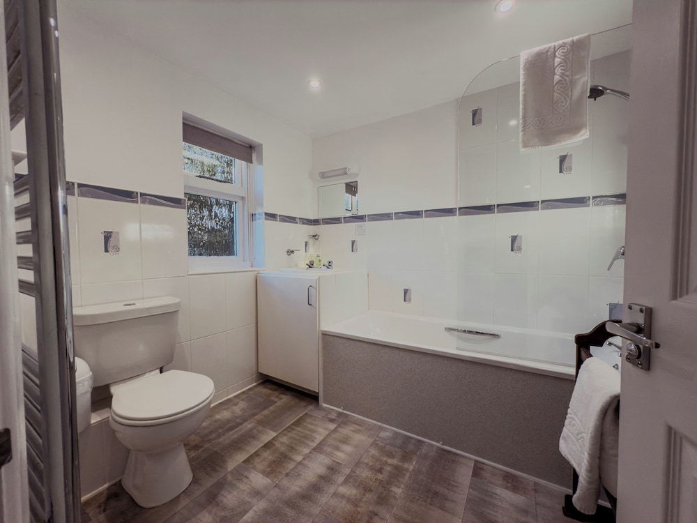 Newport Quay Bed And Breakfast 34/45