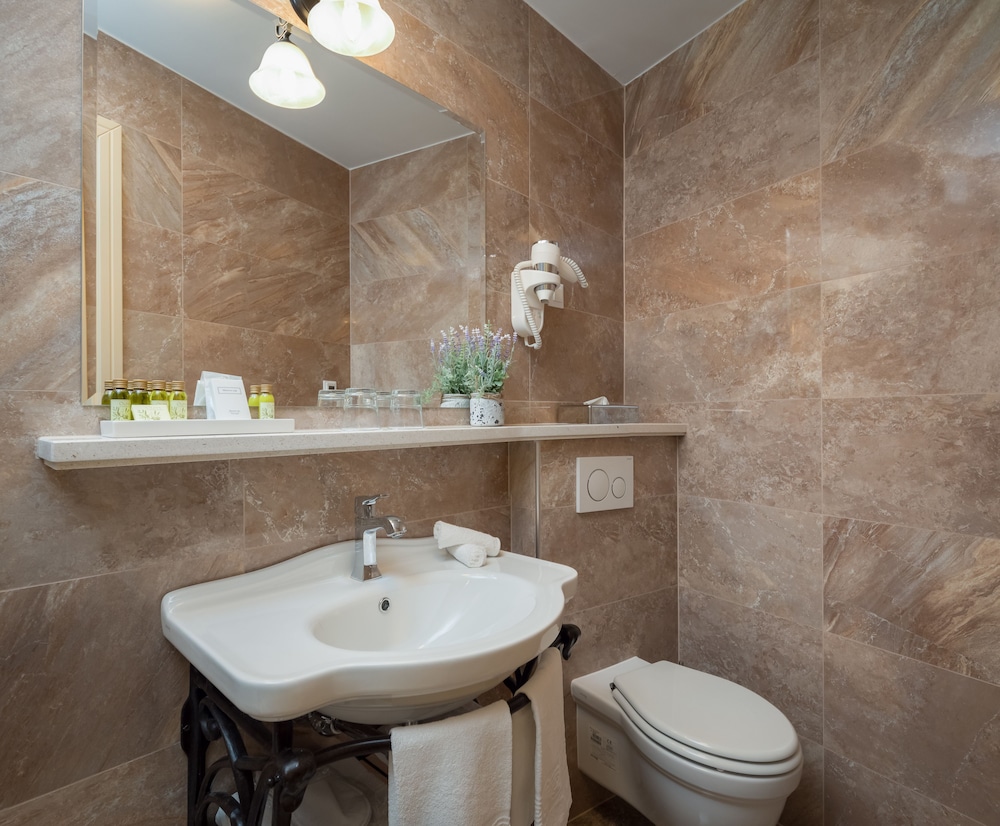 Priska Heritage Rooms 44/50