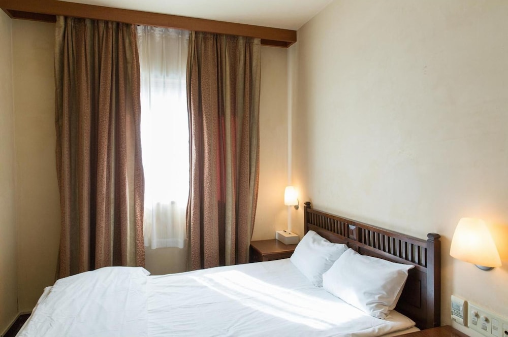 Hotel Ceeds - Adults Only 12/27