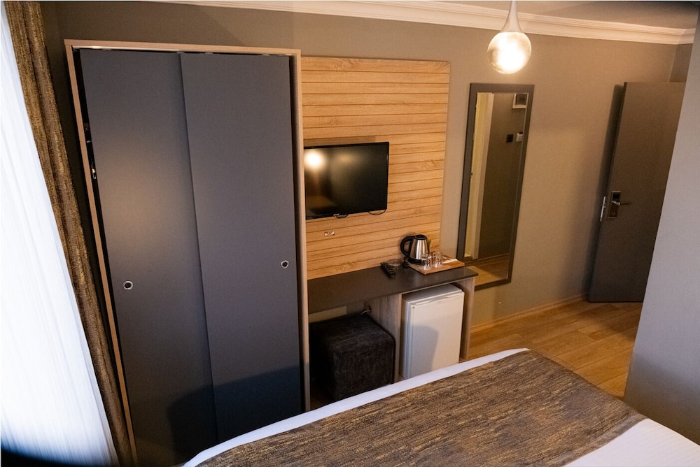 Cag Hotel 41/49