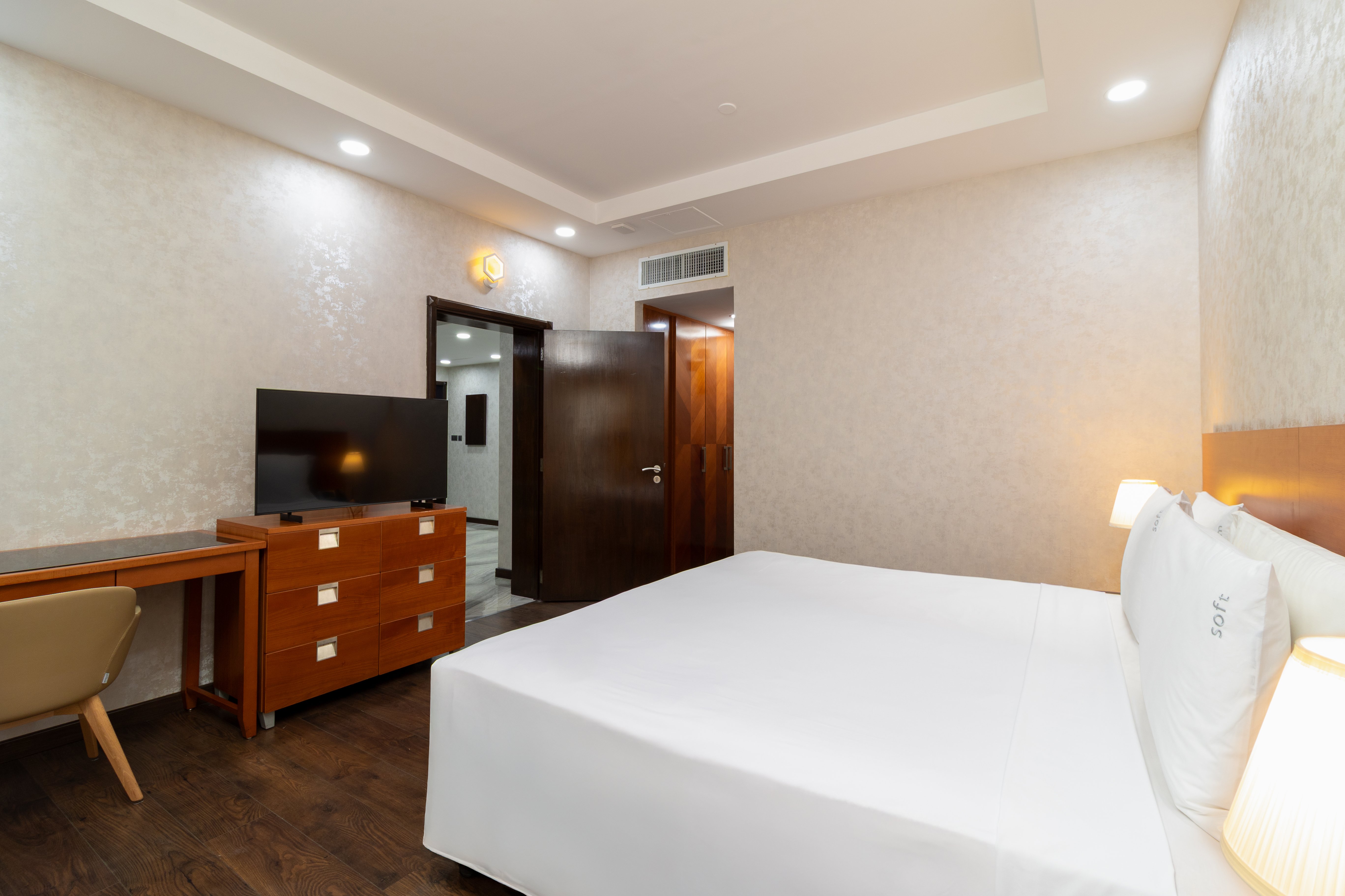 جناح بإطلالة على البحر بـ3 غرف نوم مع دخول الصالة، Holiday Inn Kuwait 5/8