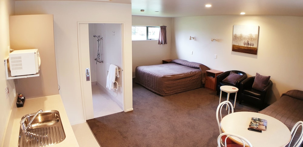 Glacier View Motel 44/68