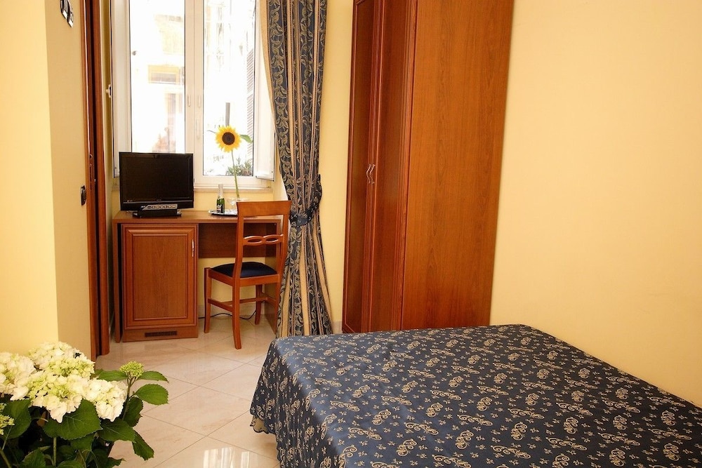 Caroline Suite 11/35