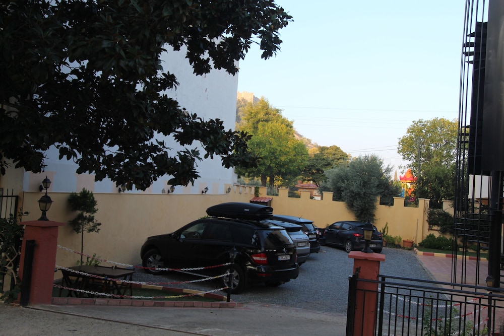 AVE MARIA HOTEL 58/65