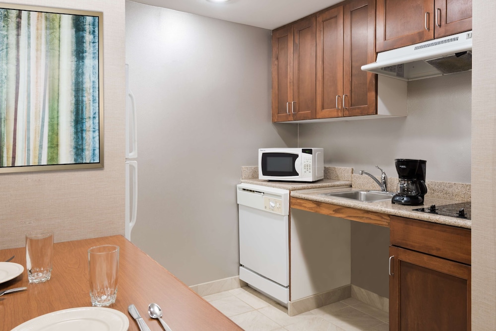 Homewood Suites by Hilton Holyoke-Springfield/North, MA 61/77