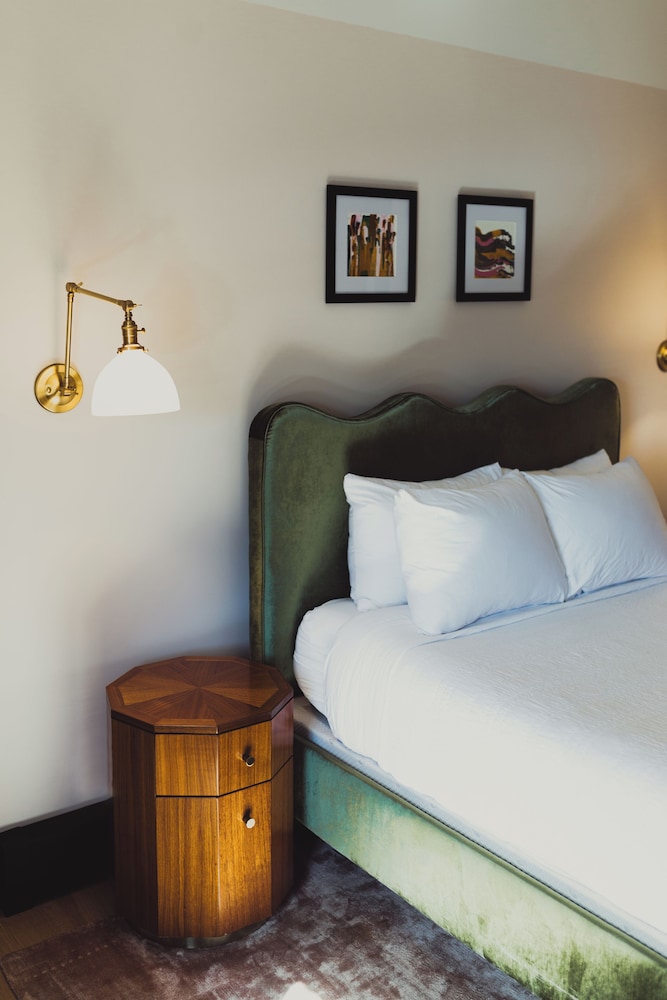The Rochester Hotel 27/50