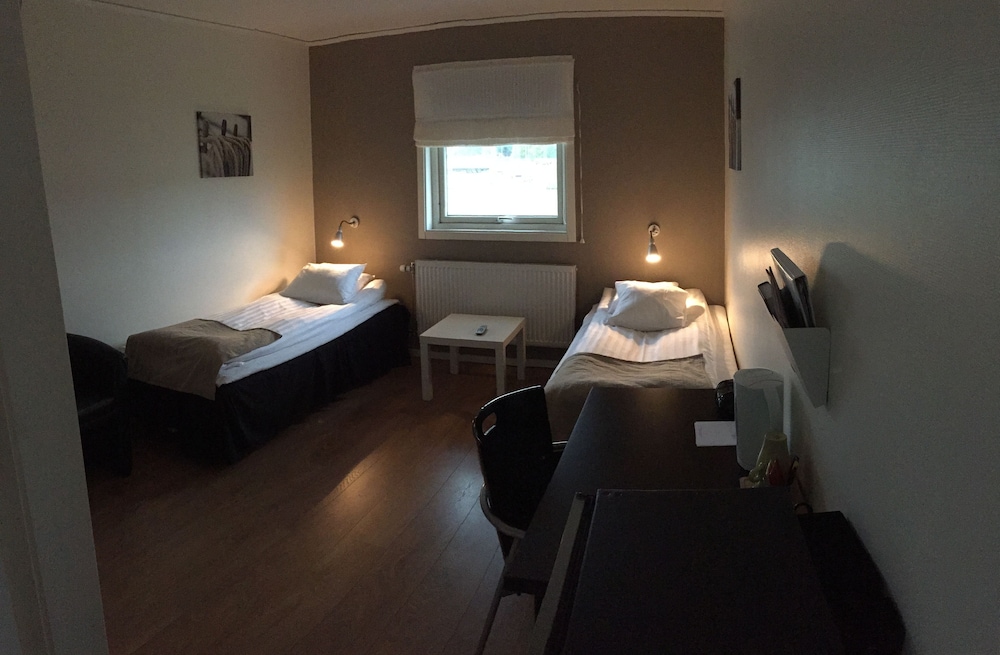 Hotell E-10 by First 12/33