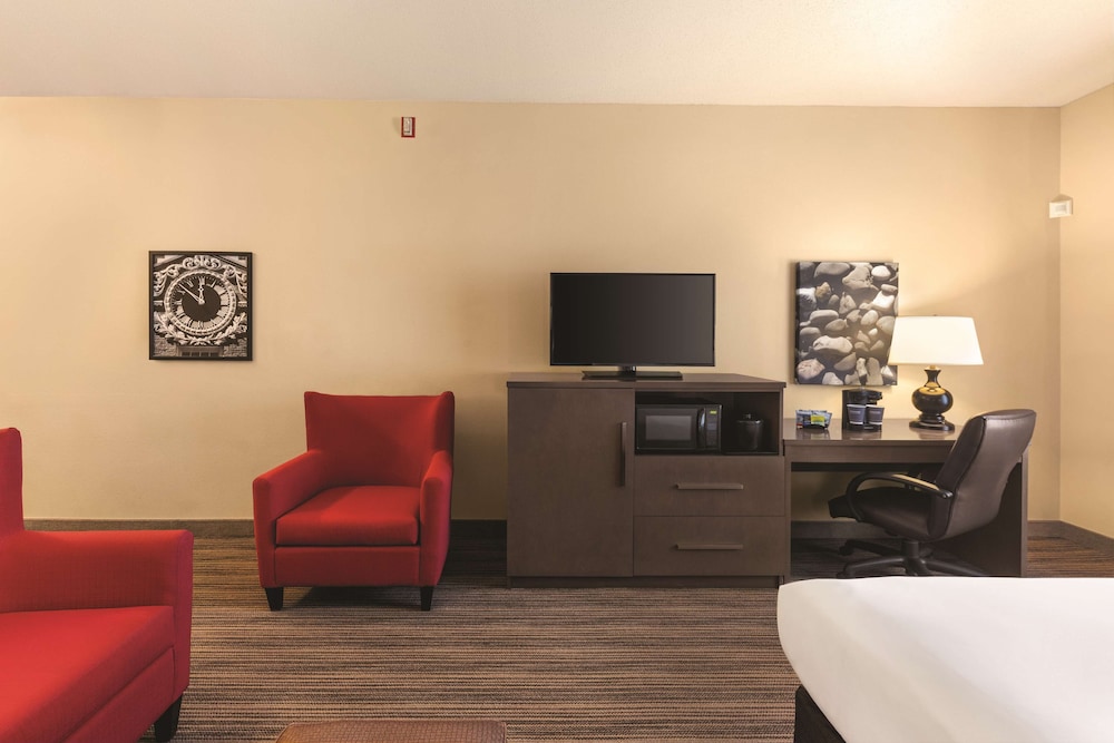 Country Inn & Suites by Radisson, Albert Lea - Austin 28/35