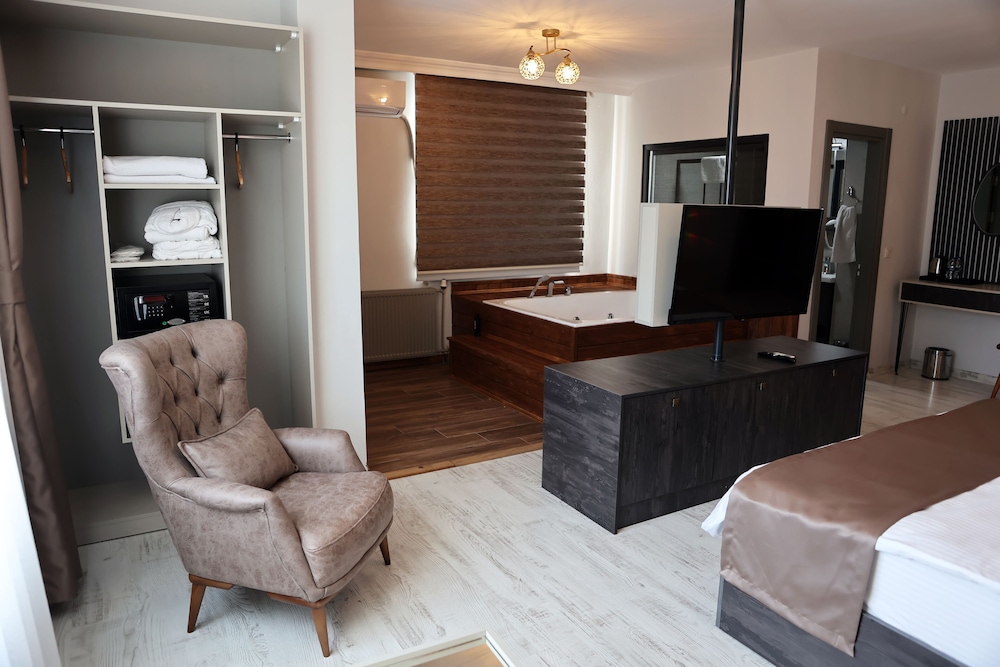 Sar-Per Suites & Hotel 22/31