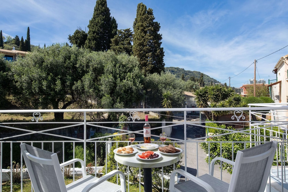 Bella Vista hotel & studios Corfu 61/72