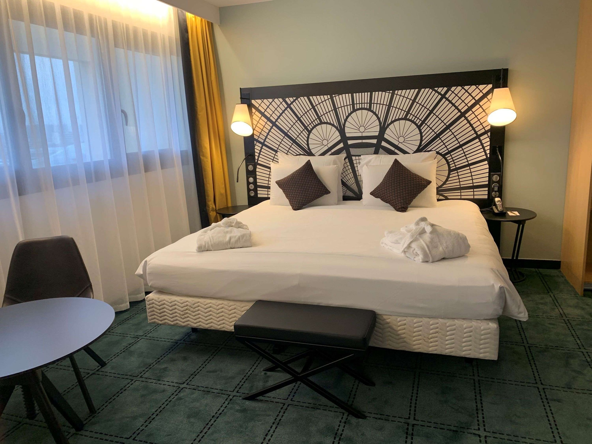 Family Suite, King Bed, Sofa, Superior Floor