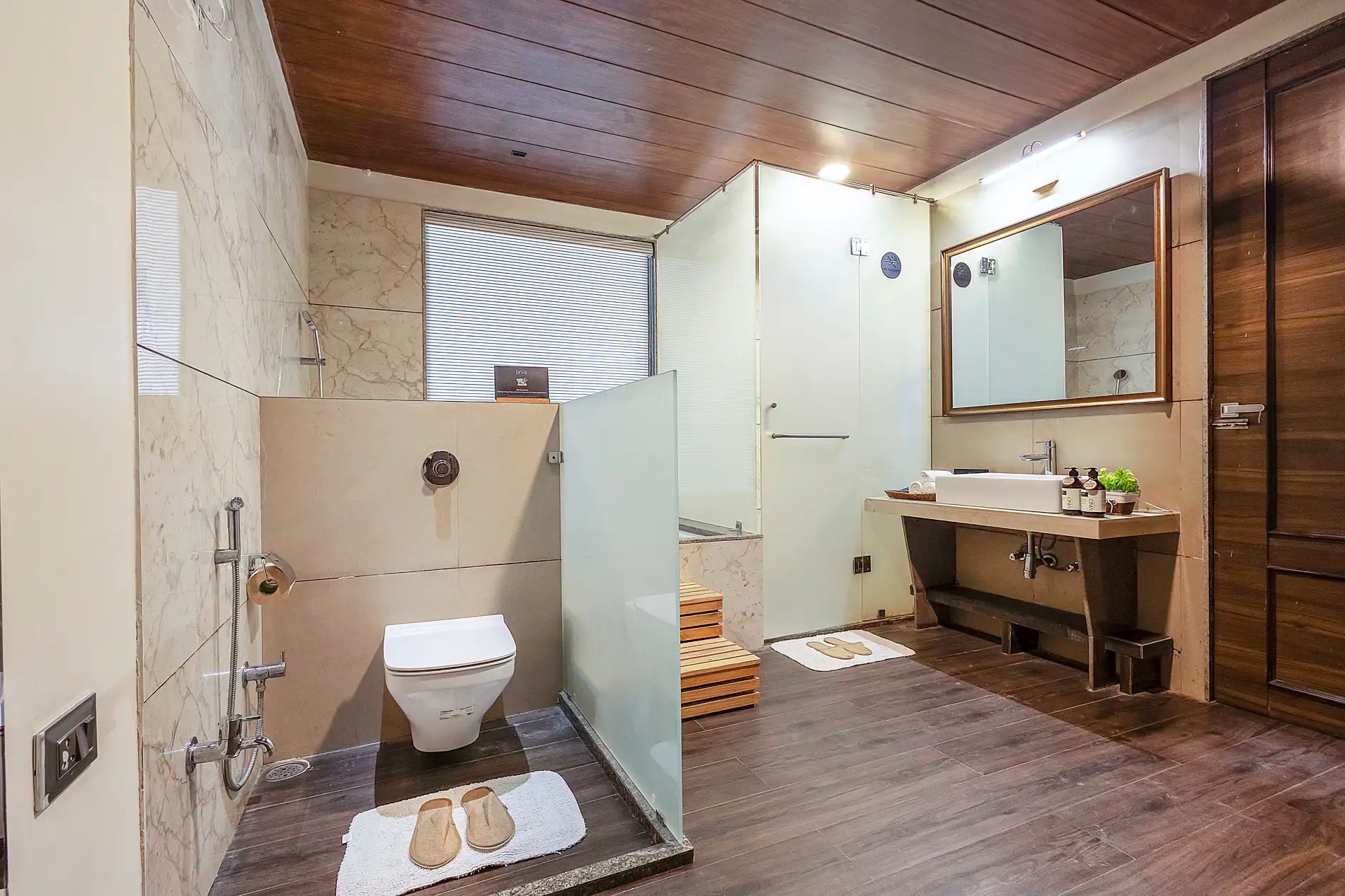 ELIVAAS Prive Mountain Creek Retreat 7 BHK With Pool, Game & Gym zone, Near Fatehsagar Lake 26/27