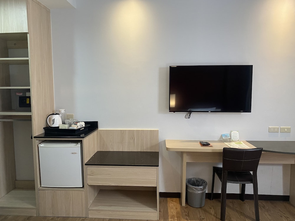 Circle Inn Hotel and Suites 50/63