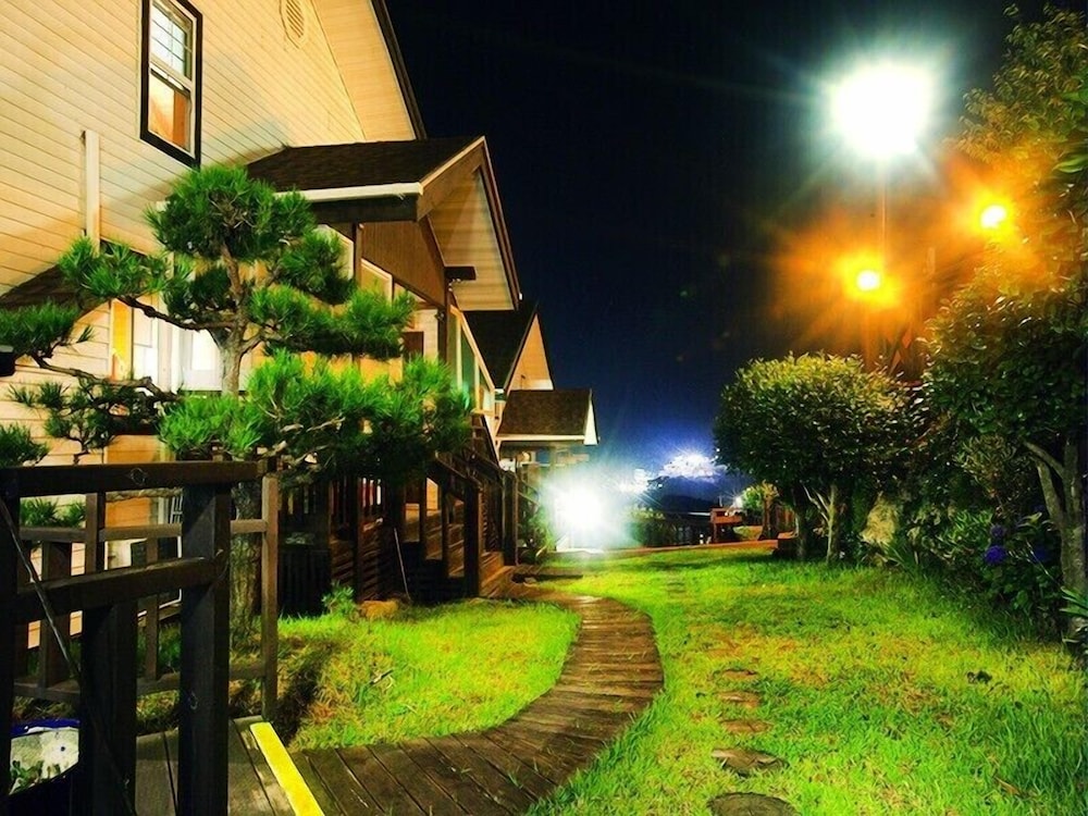 Blue In Blue Pension 26/33