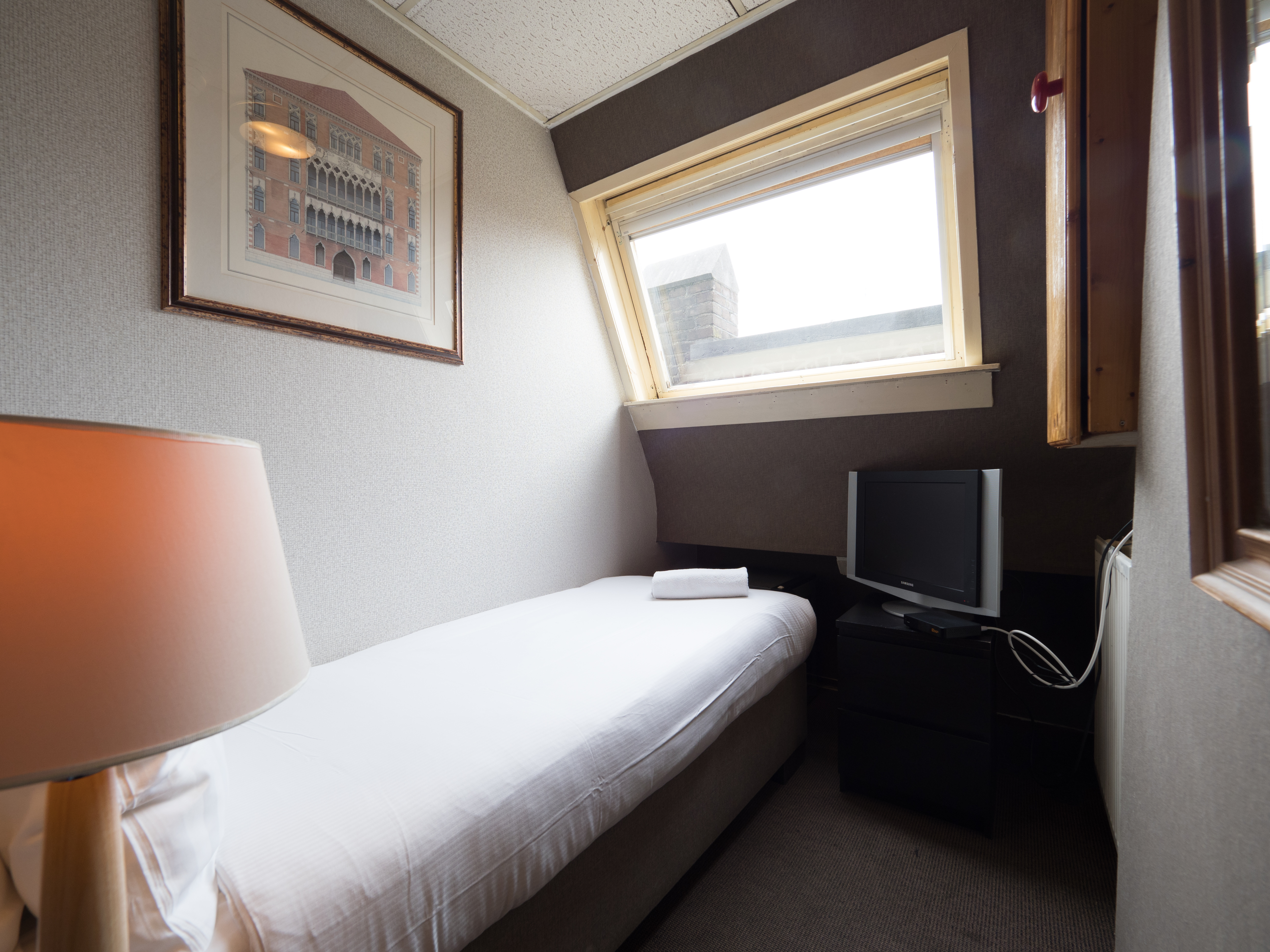 Room, Single, No Air Condition