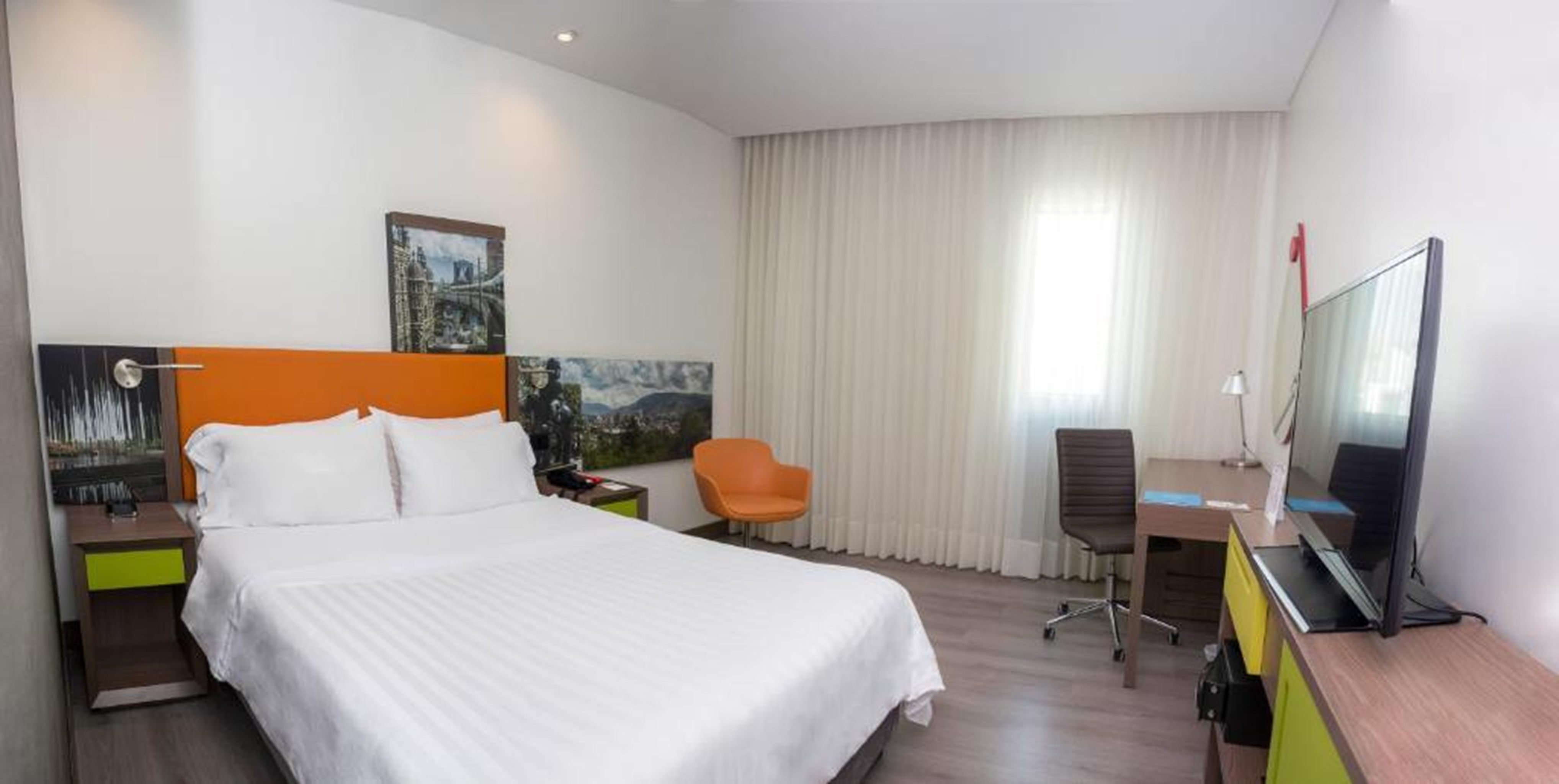 ROOM, QUEEN BED, ACCESSIBLE