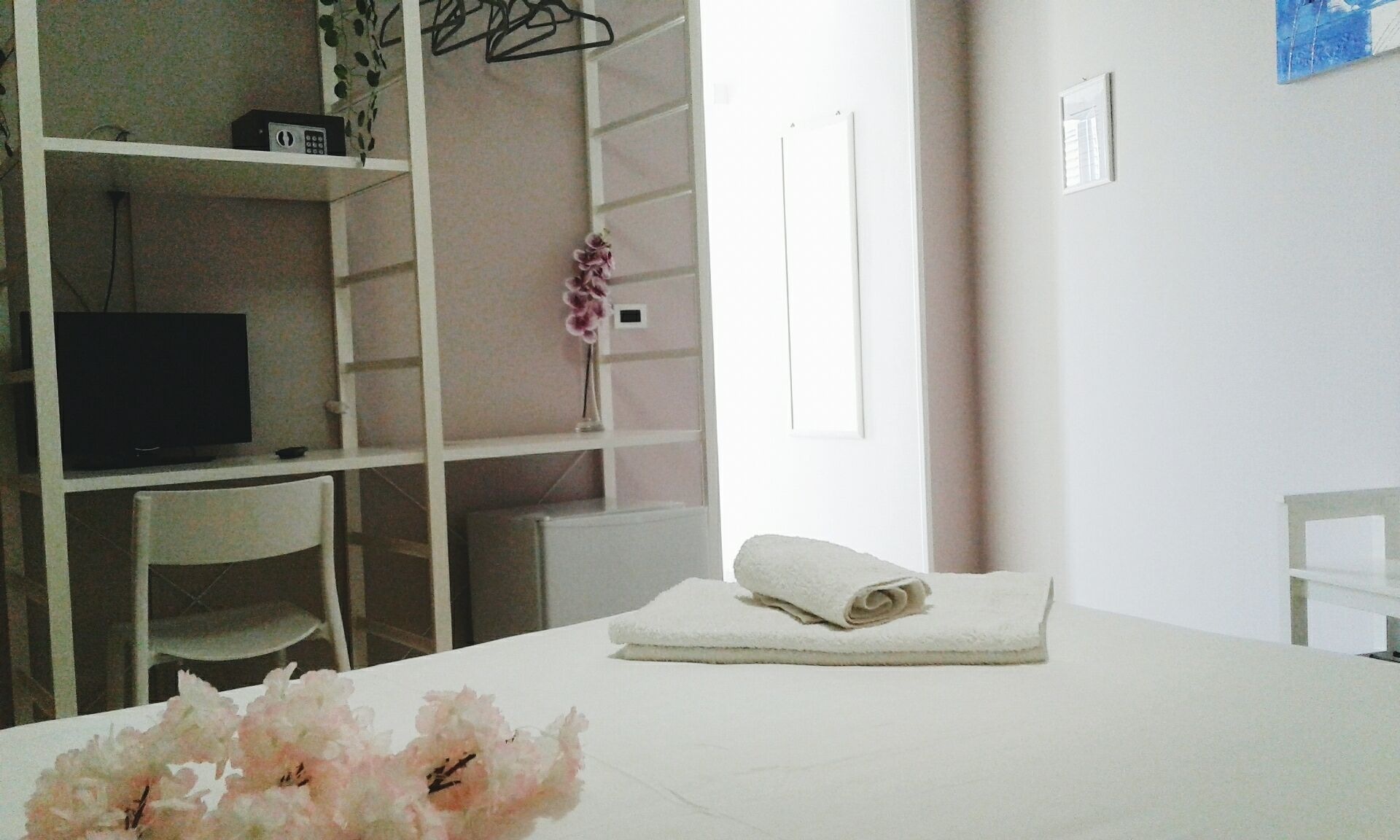 Marina, 1 Queen and 1 Single Bed