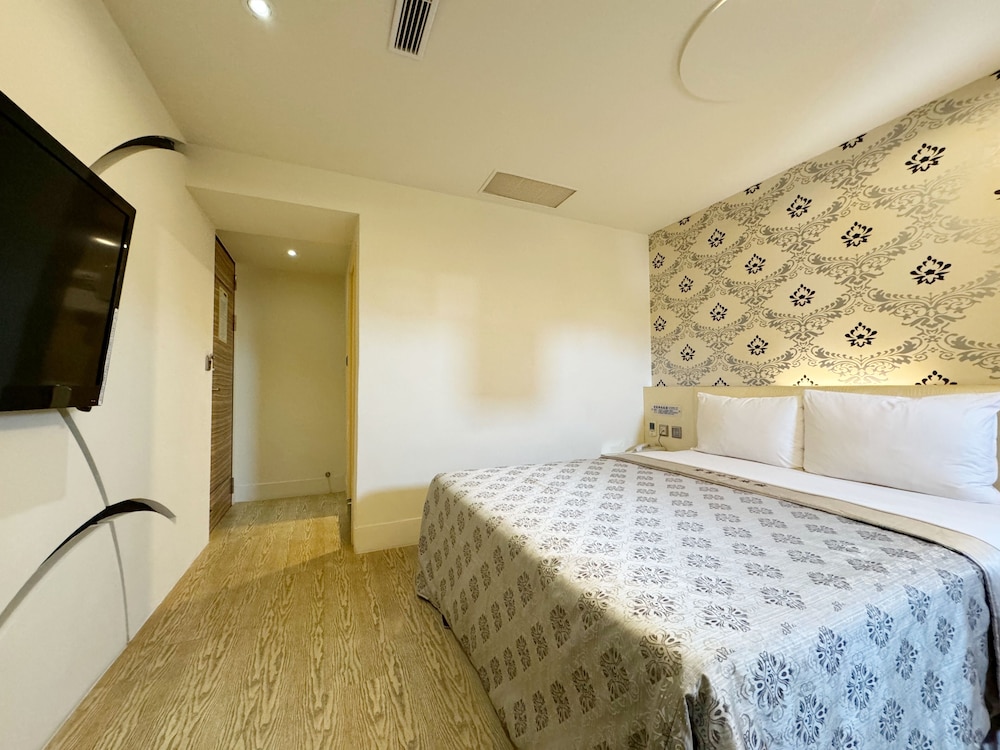 Ai-Lai Fashion Hotel 27/72