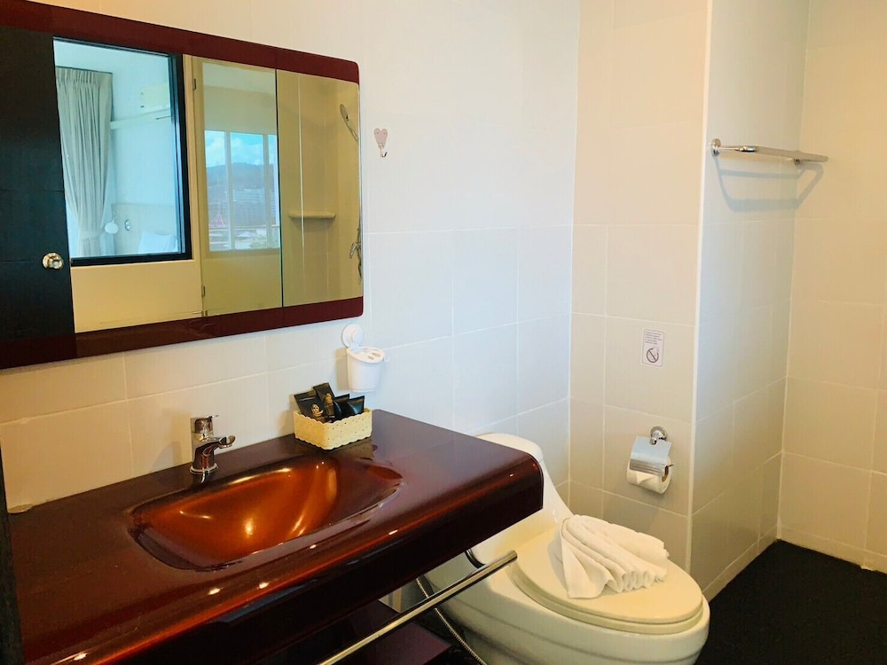 Sunset, Basic, King Bed، Oceanview Treasure Hotel & Residence 8/8