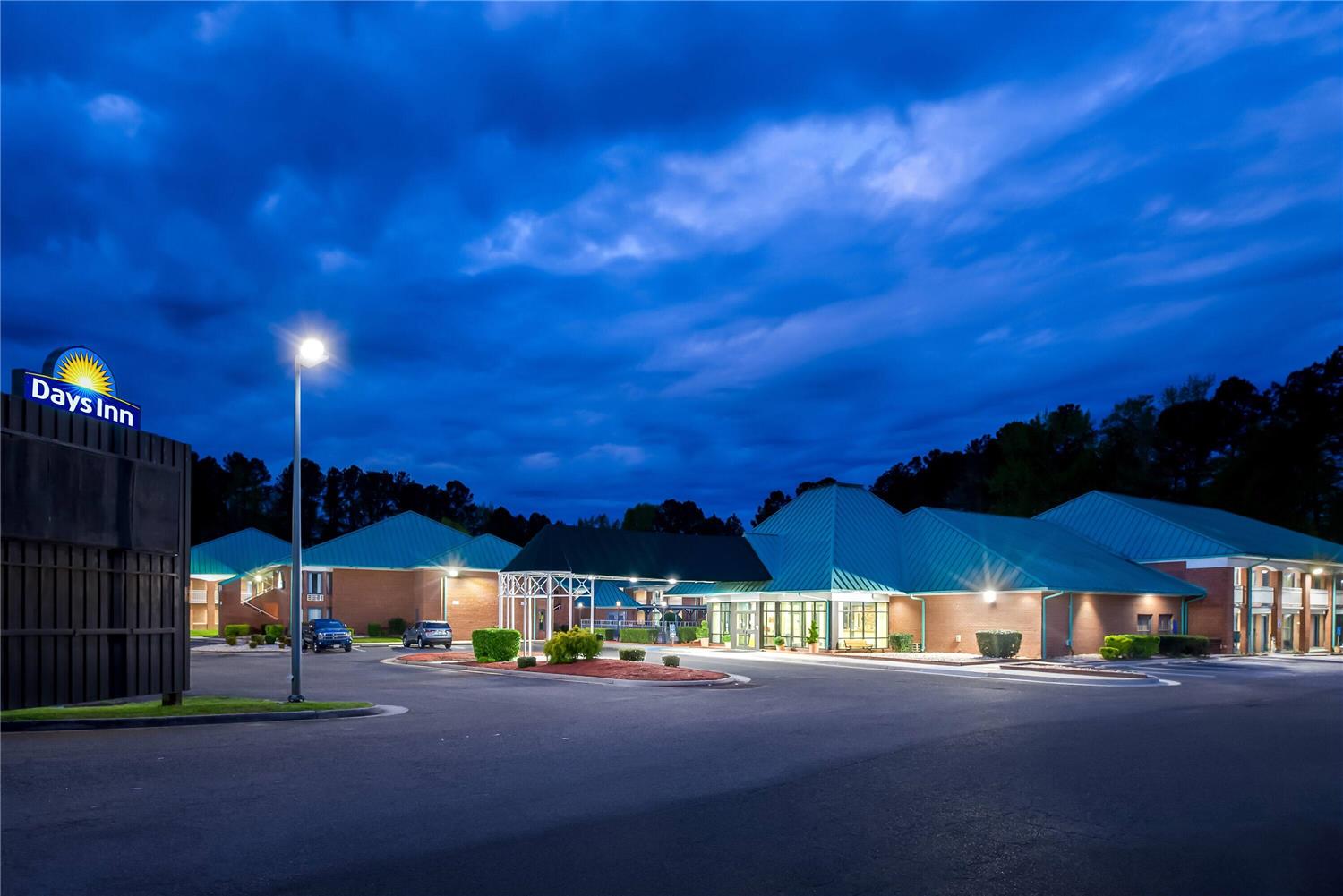 Days Inn by Wyndham Petersburg/South Fort Lee 6/14