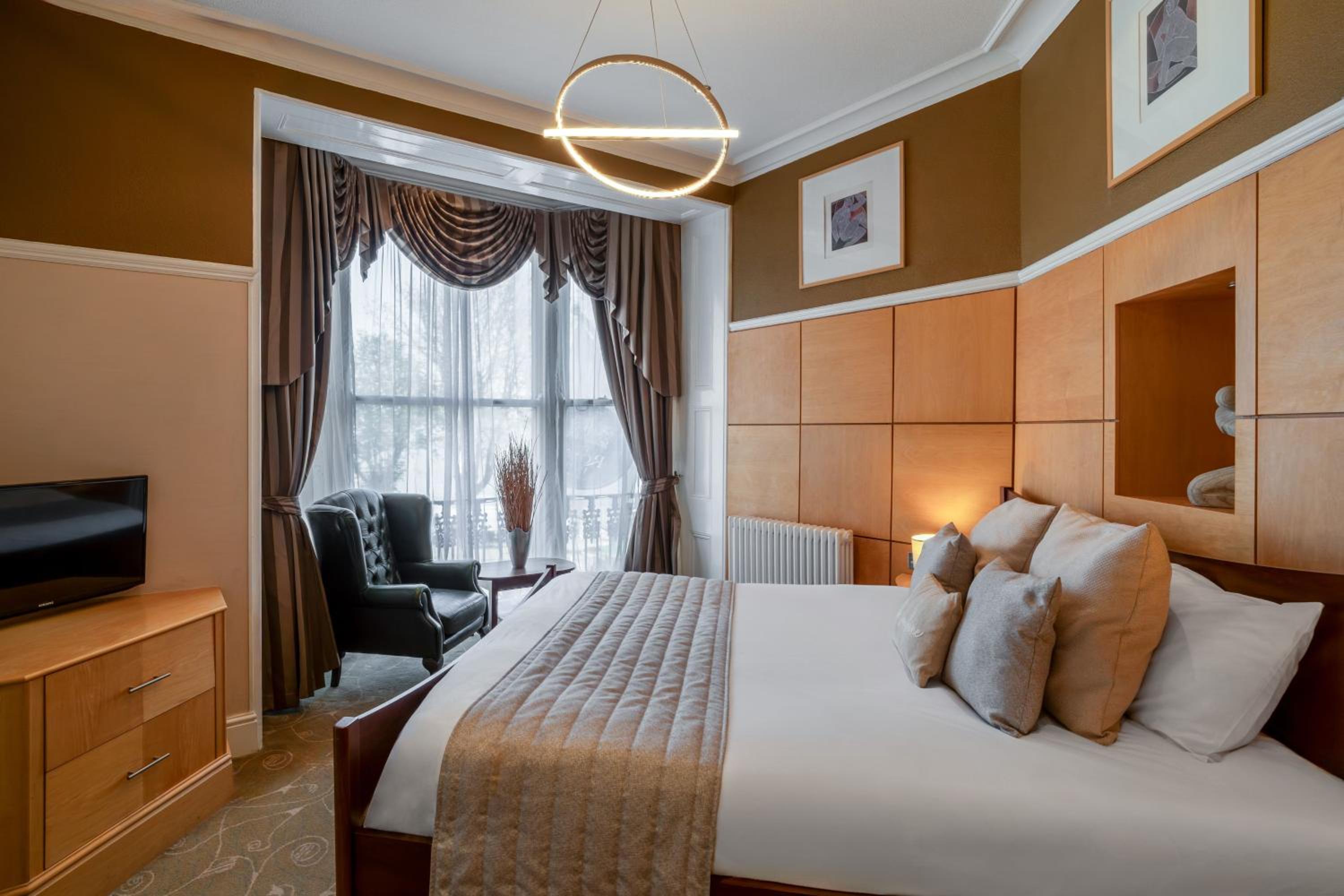 Superior, Suite, Queen Bed