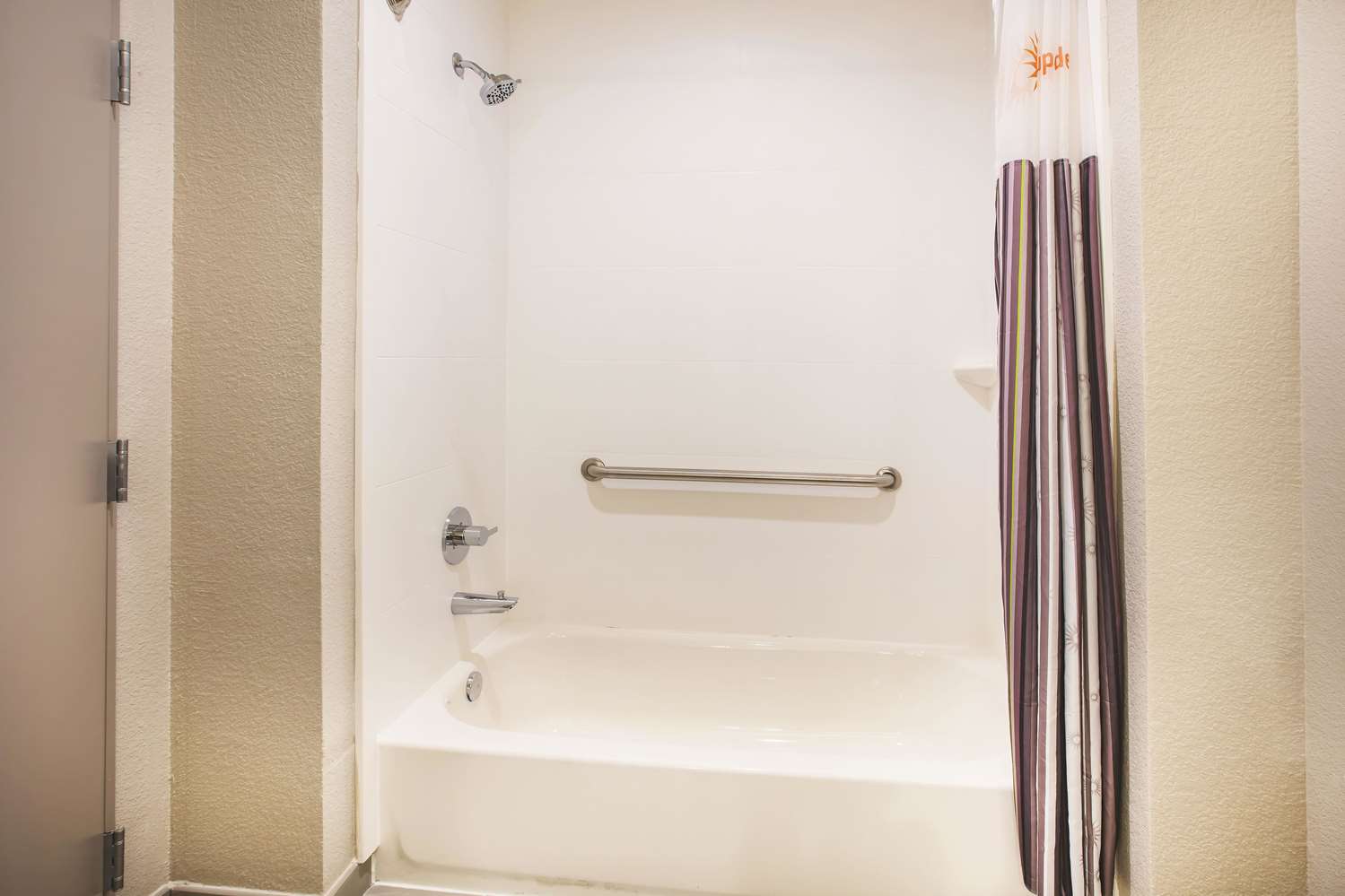 La Quinta Inn & Suites by Wyndham Dallas Plano - The Colony 20/20