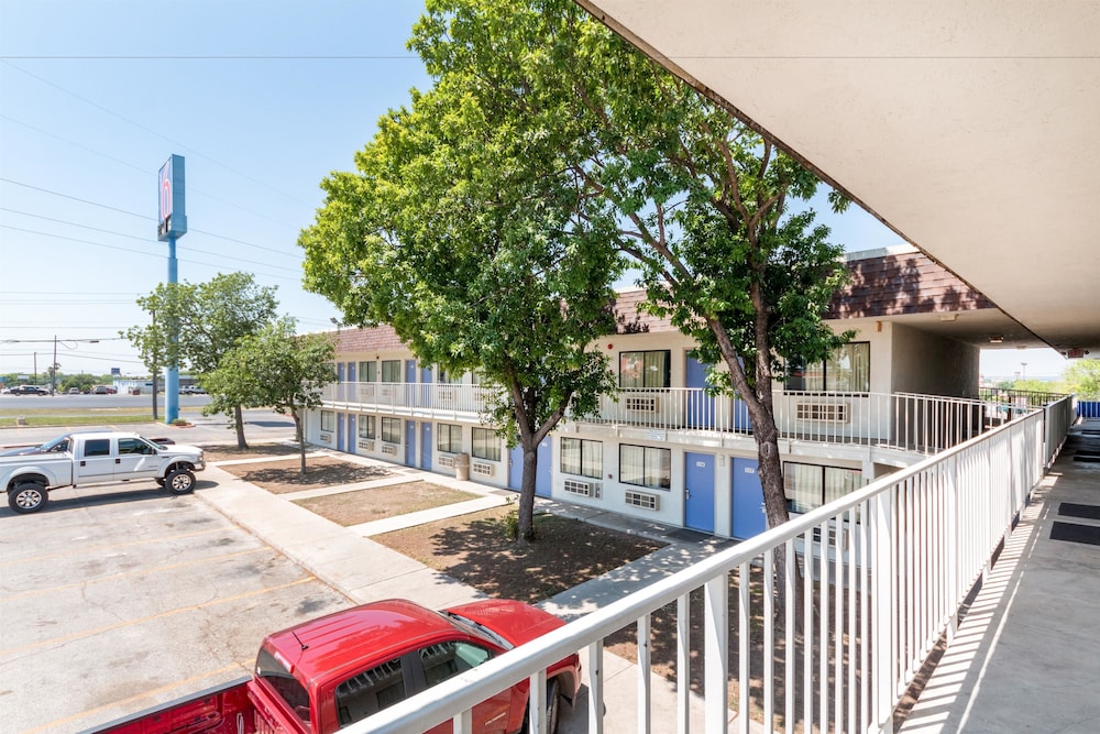 Motel6 Del Rio, TX 7/56