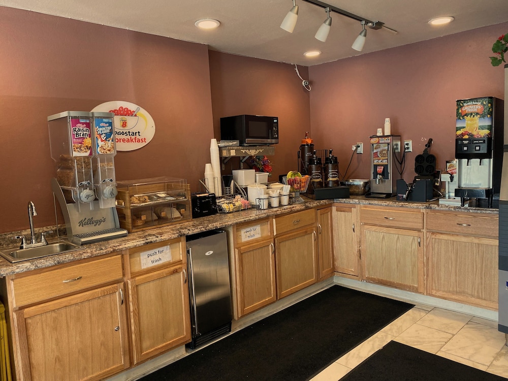 Super 8 by Wyndham Pittsburgh/Monroeville 40/47
