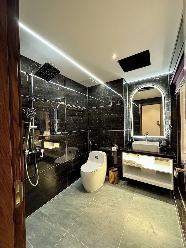 Royal Hanoi Hotel 30/50