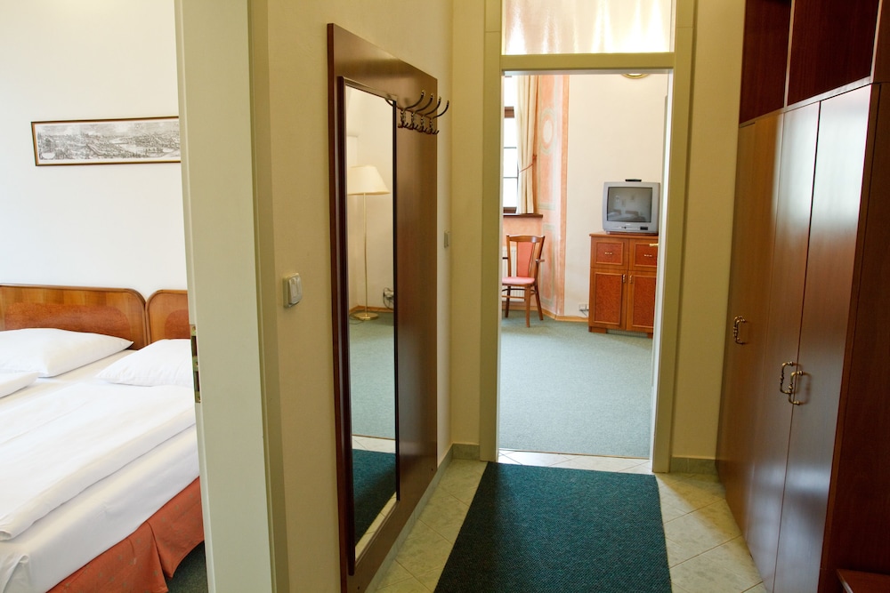 Hotel Adalbert 9/69