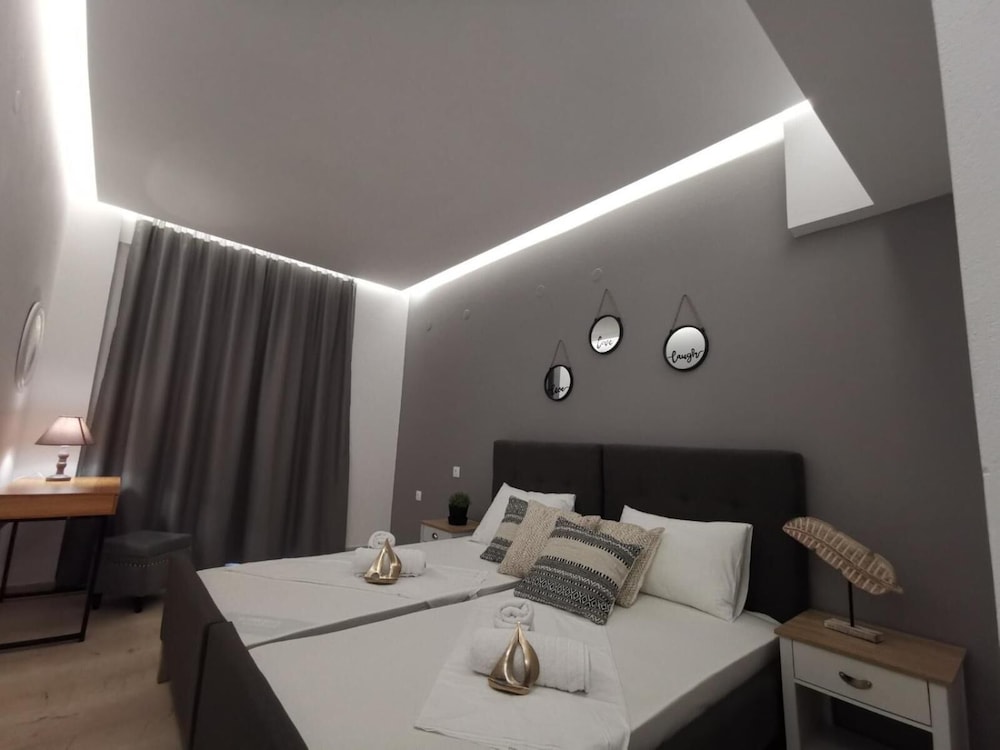 Pasiphae Hotel 59/64