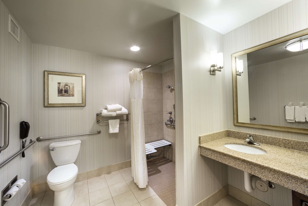 Hilton Garden Inn Hampton Coliseum Central 14/53