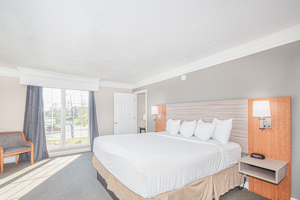 Casa Bella Inn & Suites 24/55