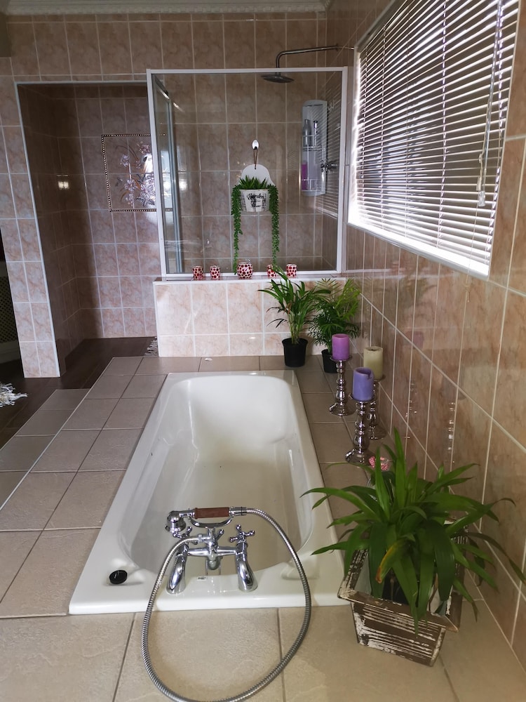 Cove View B&B 50/50