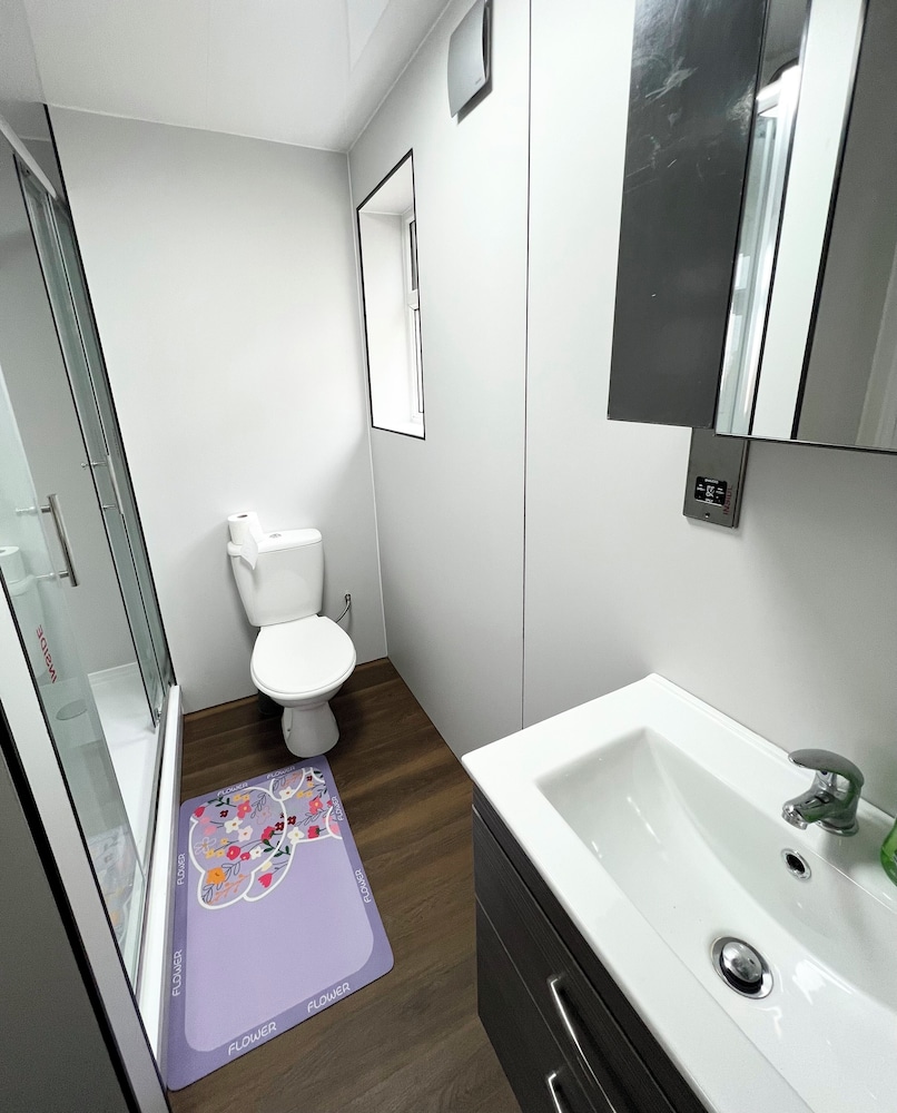 OYO Welsh Holiday Accommodation - Modern Stay 26/32