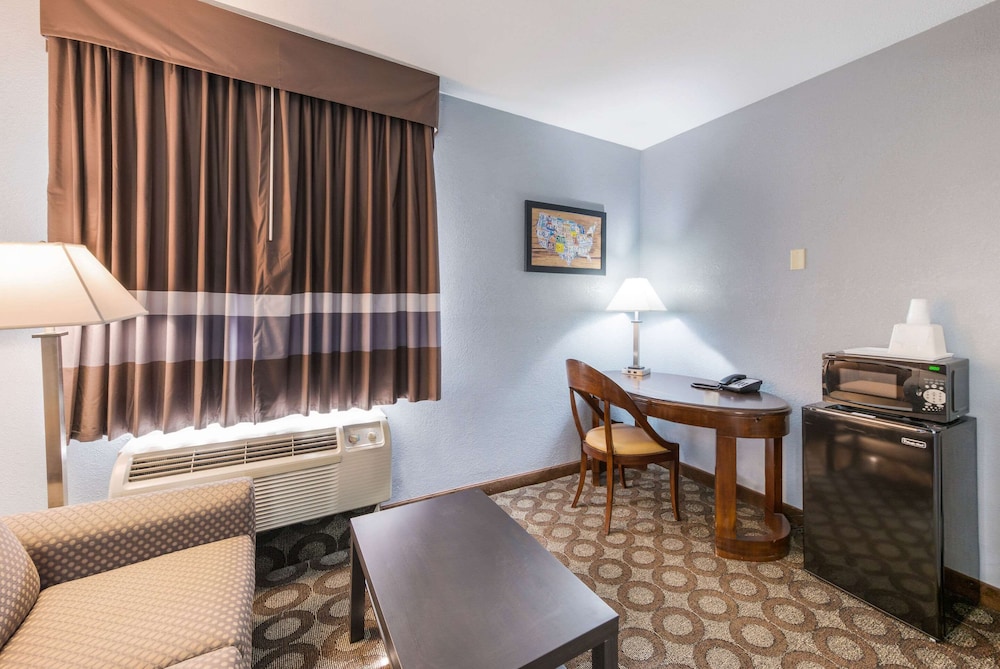 Econo Lodge Lafayette 35/57