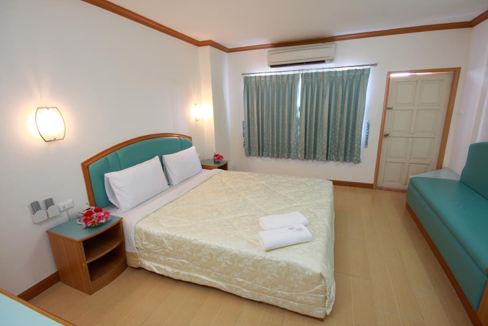 P.A. Place Hotel 15/38